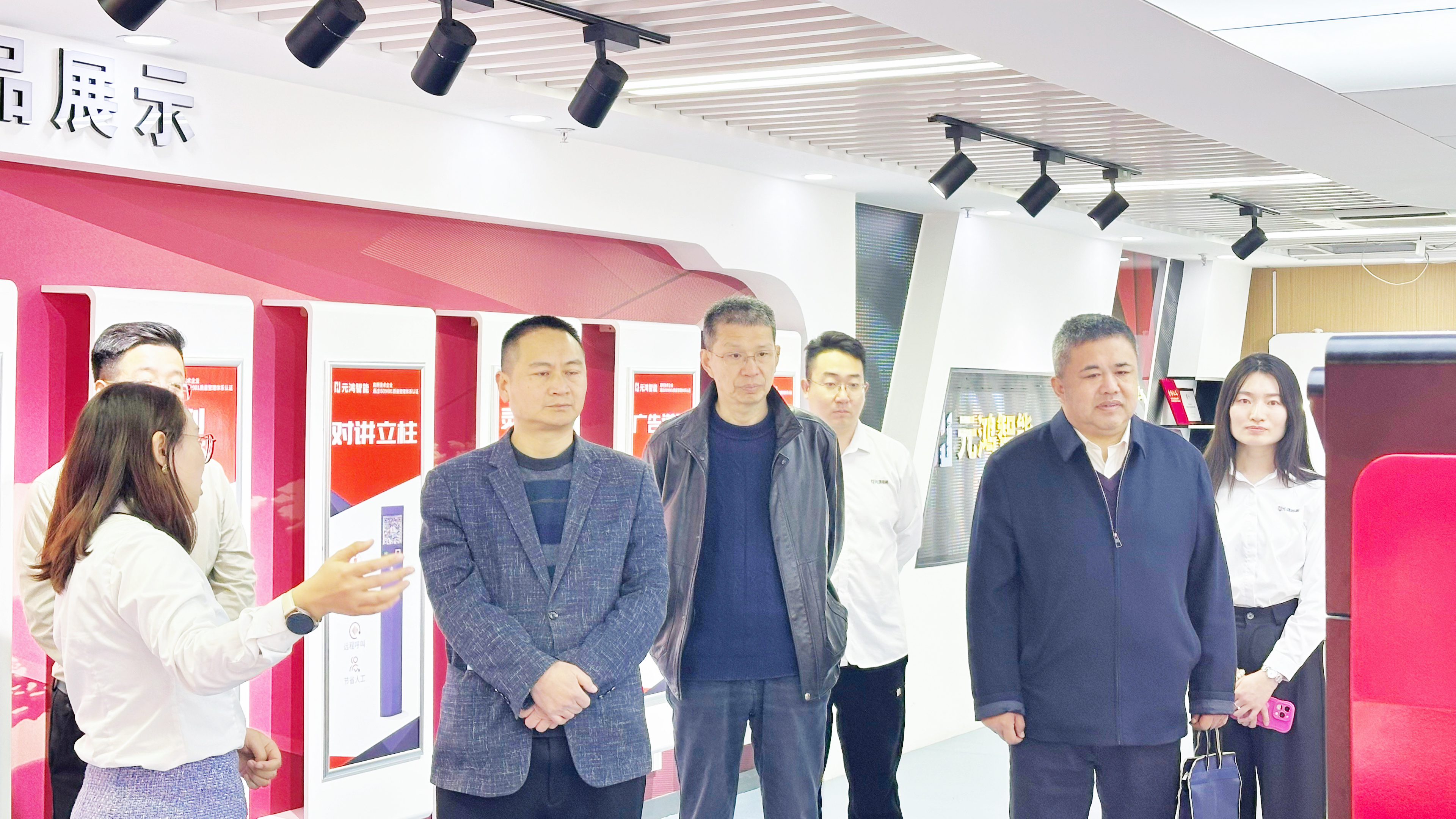 校企攜手，共探智慧停車新征程 —— 濟(jì)南大學(xué)后勤部領(lǐng)導(dǎo)蒞臨元鴻智能參觀調(diào)研